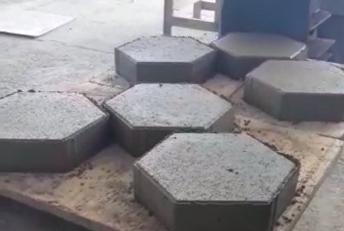 A influência do aditivo Pluralbloc na redução do custo e melhoria da qualidade das fábricas de blocos e pavers de concreto A influência do aditivo Pluralbloc na redução do custo e melhoria da qualidade das fábricas de blocos e pavers de concreto